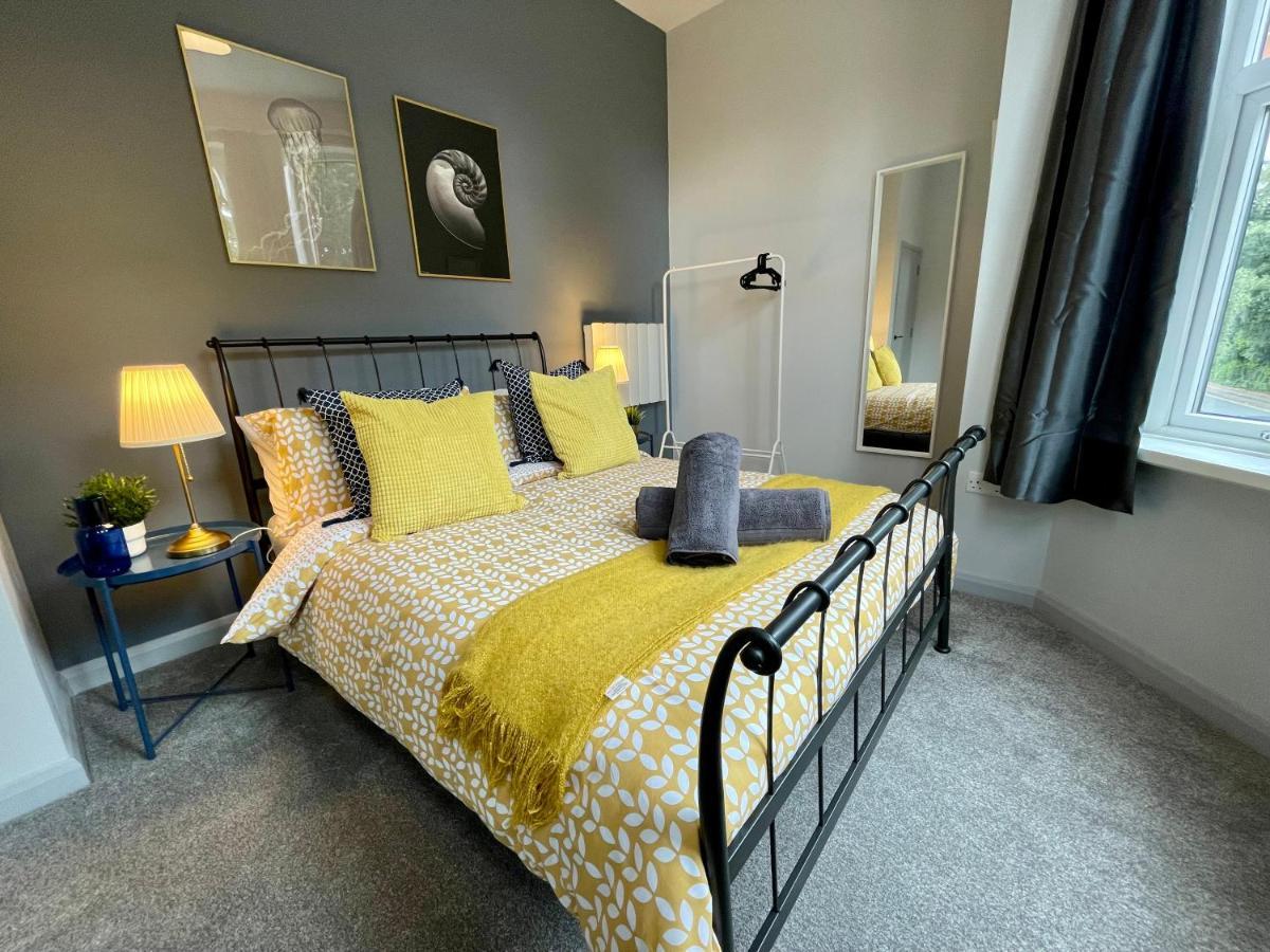 Trendy Stylish Apartment! - 5 Minute Walk To The Best Beach! - Great Location - Parking - Fast Wifi - Smart Tv - Newly Decorated - Sleeps Up To 6! Close To Bournemouth & Poole Town Centre & Sandbanks Zewnętrze zdjęcie