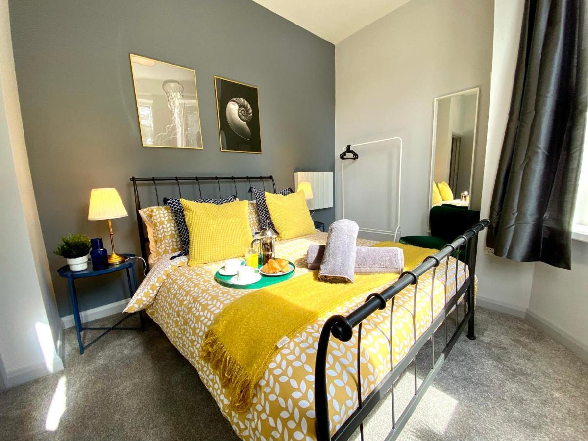 Trendy Stylish Apartment! - 5 Minute Walk To The Best Beach! - Great Location - Parking - Fast Wifi - Smart Tv - Newly Decorated - Sleeps Up To 6! Close To Bournemouth & Poole Town Centre & Sandbanks Zewnętrze zdjęcie