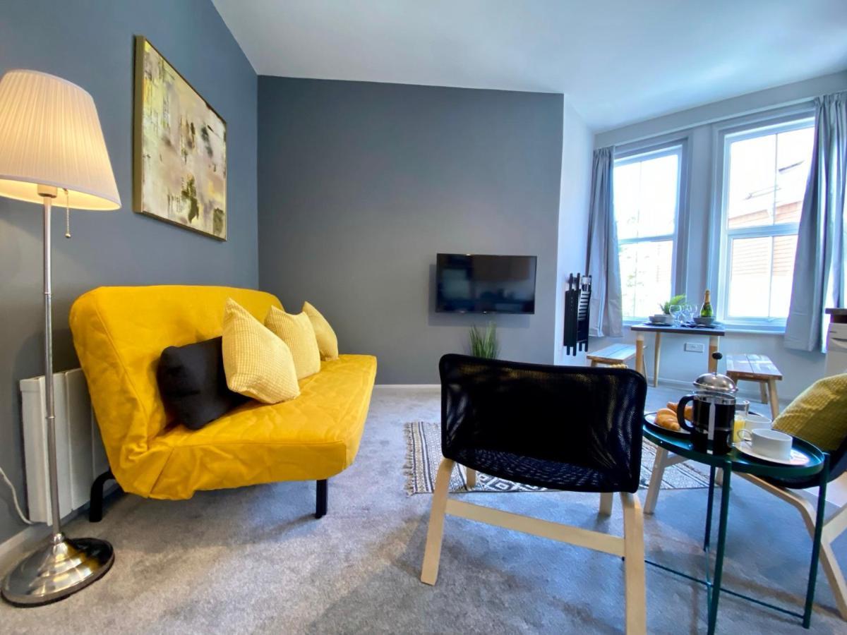 Trendy Stylish Apartment! - 5 Minute Walk To The Best Beach! - Great Location - Parking - Fast Wifi - Smart Tv - Newly Decorated - Sleeps Up To 6! Close To Bournemouth & Poole Town Centre & Sandbanks Zewnętrze zdjęcie