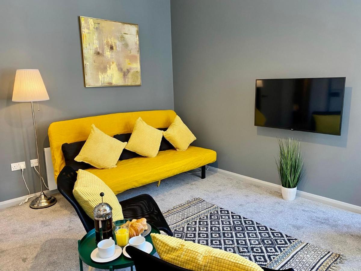 Trendy Stylish Apartment! - 5 Minute Walk To The Best Beach! - Great Location - Parking - Fast Wifi - Smart Tv - Newly Decorated - Sleeps Up To 6! Close To Bournemouth & Poole Town Centre & Sandbanks Zewnętrze zdjęcie