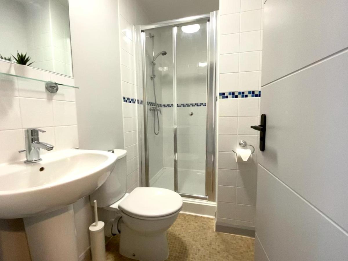 Trendy Stylish Apartment! - 5 Minute Walk To The Best Beach! - Great Location - Parking - Fast Wifi - Smart Tv - Newly Decorated - Sleeps Up To 6! Close To Bournemouth & Poole Town Centre & Sandbanks Zewnętrze zdjęcie