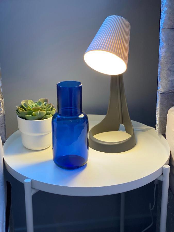 Trendy Stylish Apartment! - 5 Minute Walk To The Best Beach! - Great Location - Parking - Fast Wifi - Smart Tv - Newly Decorated - Sleeps Up To 6! Close To Bournemouth & Poole Town Centre & Sandbanks Zewnętrze zdjęcie