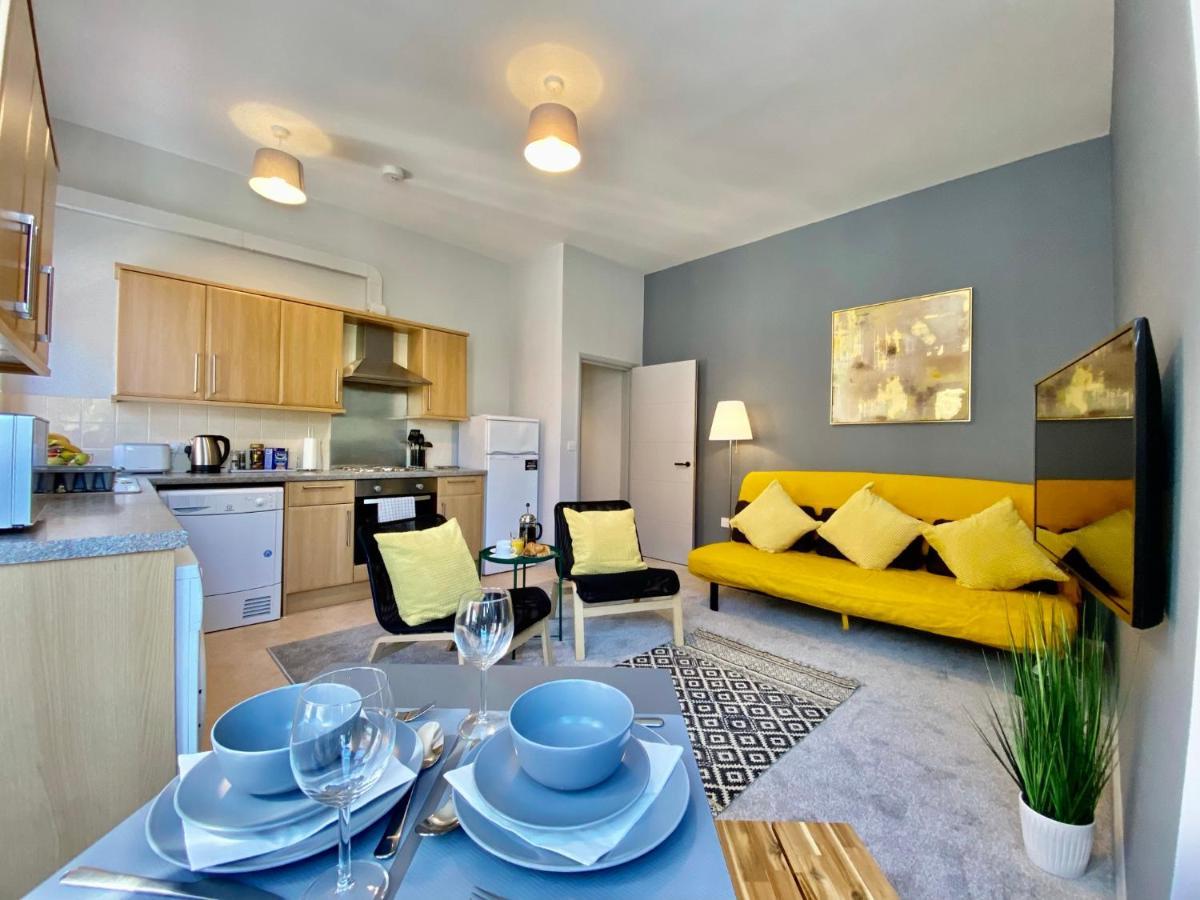 Trendy Stylish Apartment! - 5 Minute Walk To The Best Beach! - Great Location - Parking - Fast Wifi - Smart Tv - Newly Decorated - Sleeps Up To 6! Close To Bournemouth & Poole Town Centre & Sandbanks Zewnętrze zdjęcie