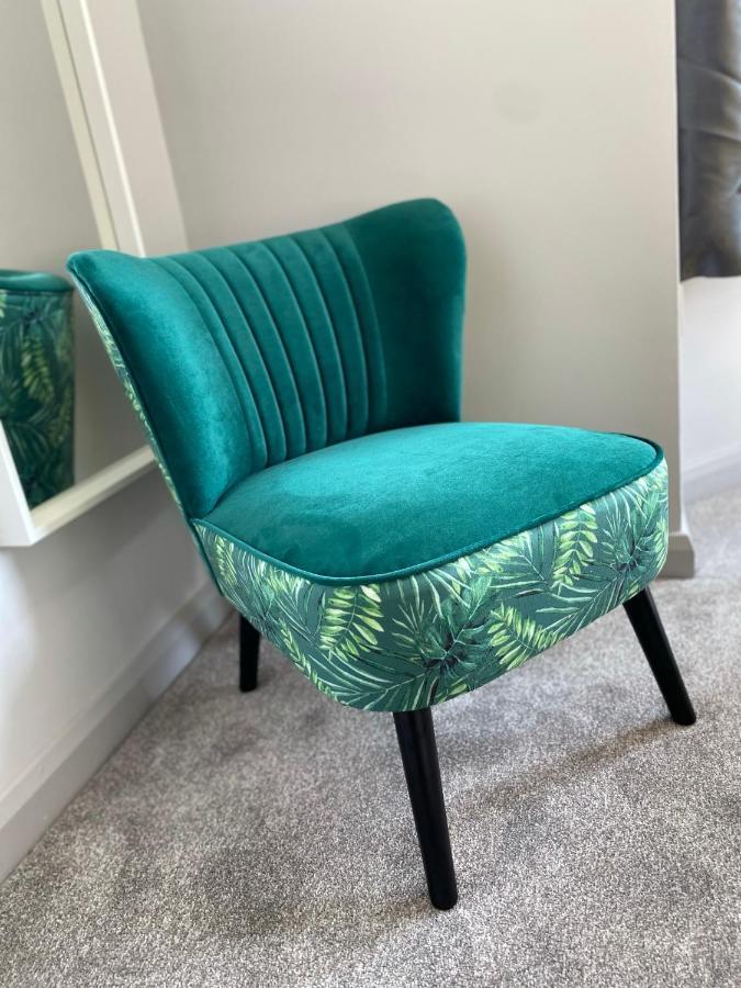 Trendy Stylish Apartment! - 5 Minute Walk To The Best Beach! - Great Location - Parking - Fast Wifi - Smart Tv - Newly Decorated - Sleeps Up To 6! Close To Bournemouth & Poole Town Centre & Sandbanks Zewnętrze zdjęcie